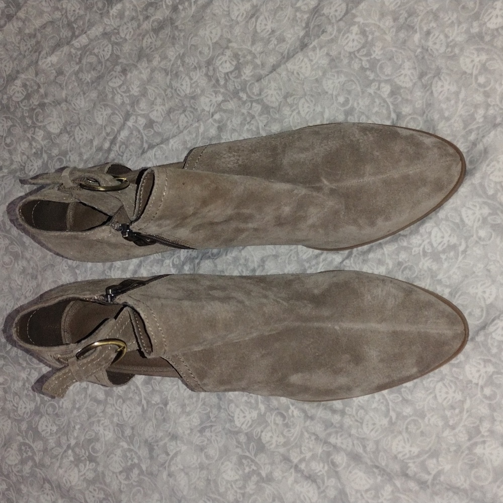 Franco Fortini Ellia Women’s Suede Cut Out Buckle Heel Ankle Booties Taupe Grey